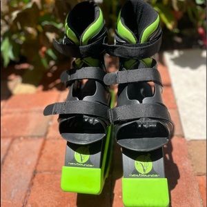 New Bounce Jumping Kangaroo Shoes - Exercise Bouncing  One Size Fits All (Green)